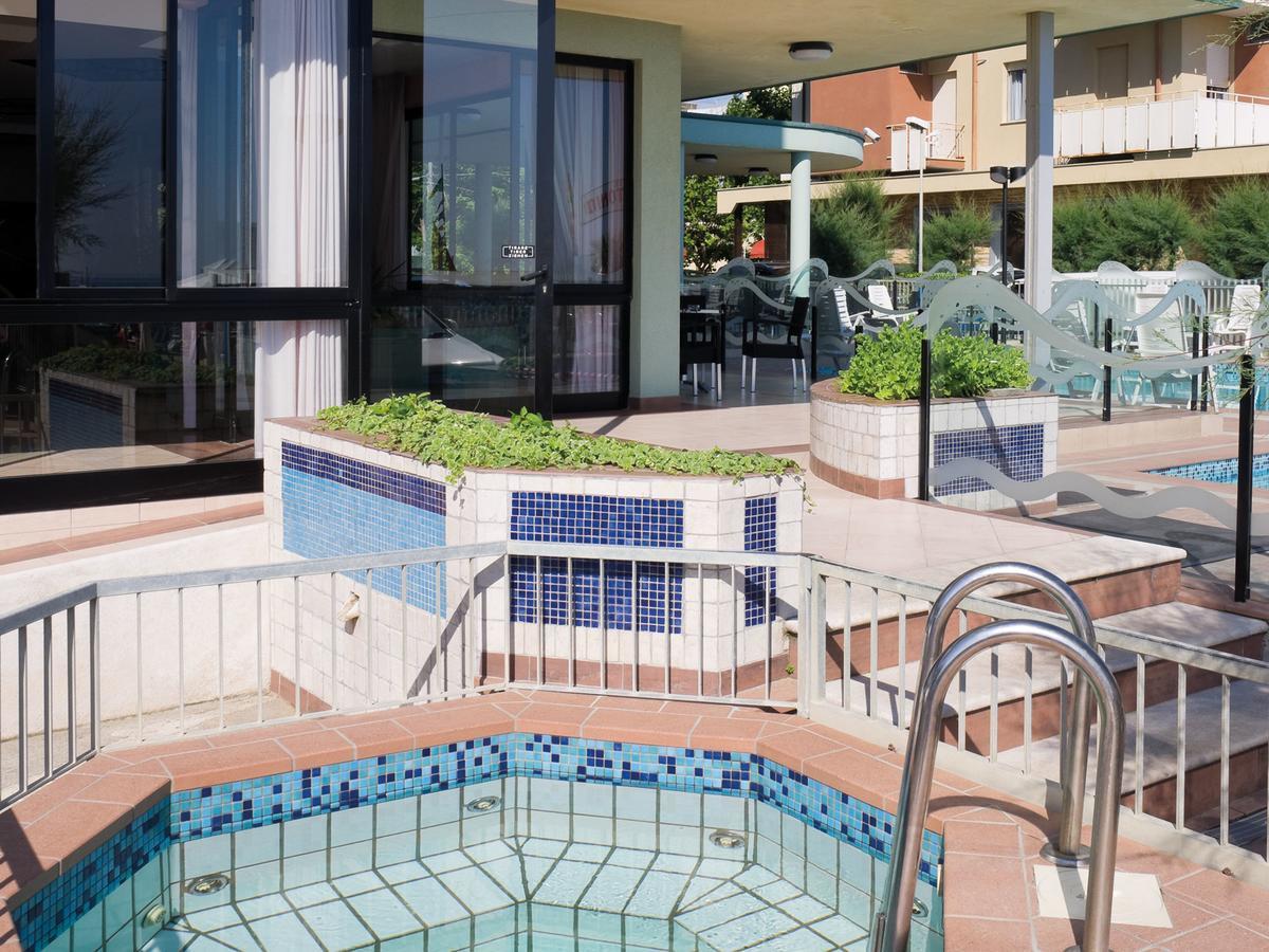 Hotel Universal Беллария-Иджеа-Марина Экстерьер фото