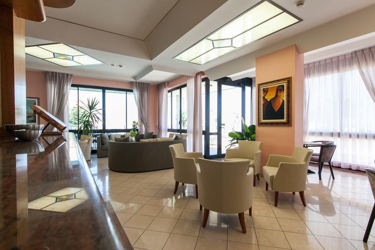 Hotel Universal Беллария-Иджеа-Марина Экстерьер фото