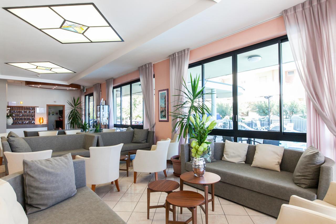 Hotel Universal Беллария-Иджеа-Марина Экстерьер фото