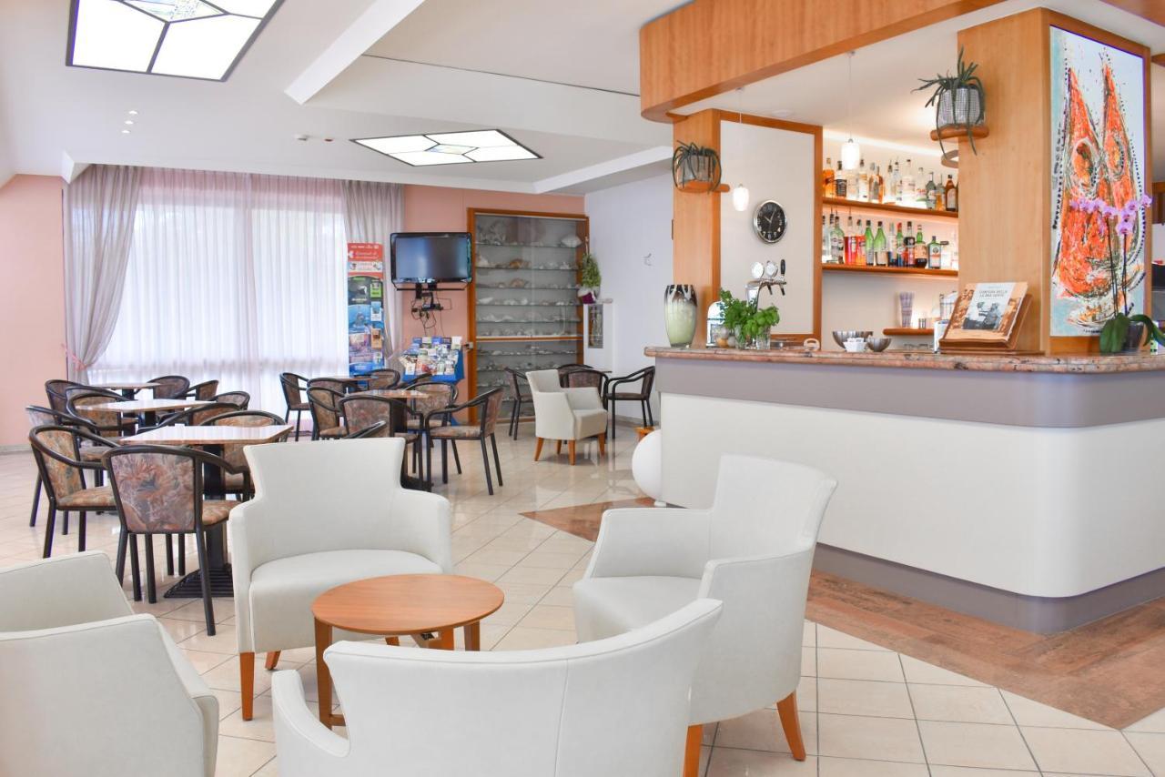 Hotel Universal Беллария-Иджеа-Марина Экстерьер фото