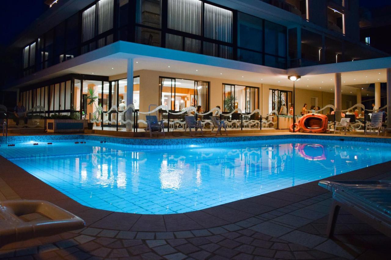 Hotel Universal Беллария-Иджеа-Марина Экстерьер фото