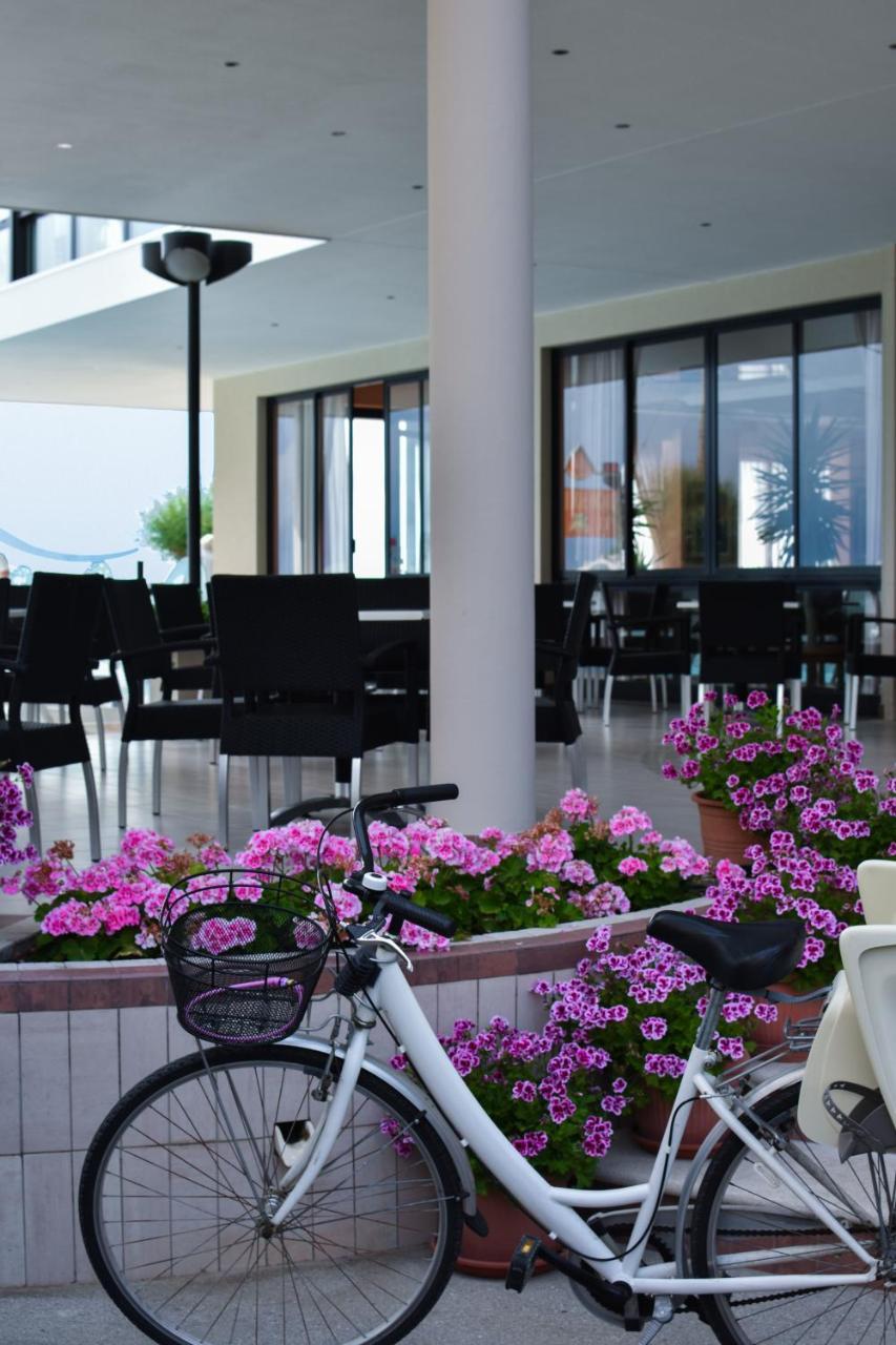 Hotel Universal Беллария-Иджеа-Марина Экстерьер фото